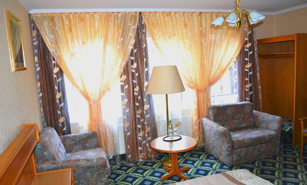 Hotel Zum Goldenen Hirsch Sankt Kilian 部屋 写真