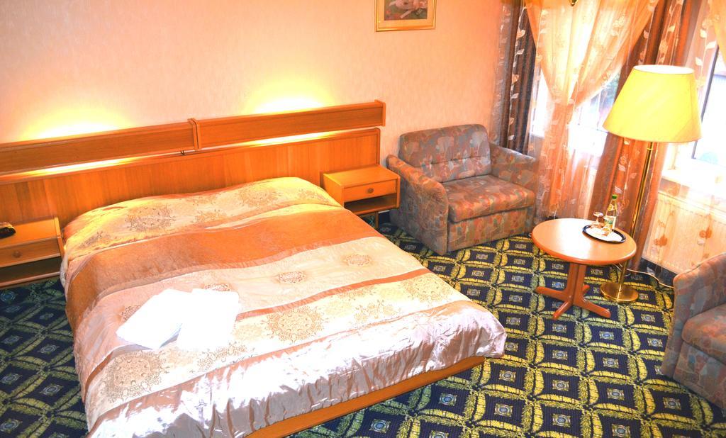 Hotel Zum Goldenen Hirsch Sankt Kilian 部屋 写真