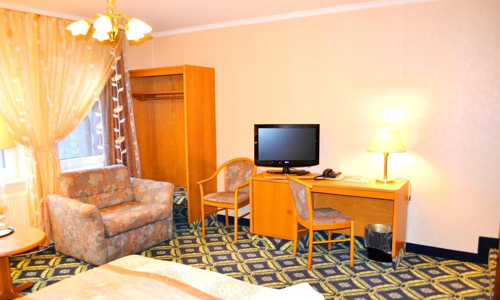 Hotel Zum Goldenen Hirsch Sankt Kilian 部屋 写真