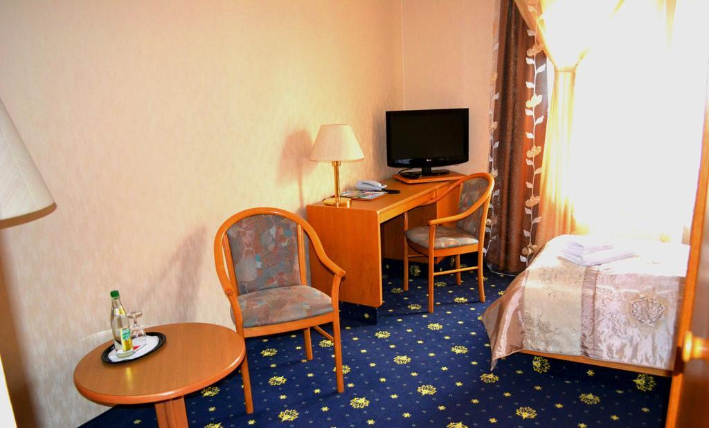 Hotel Zum Goldenen Hirsch Sankt Kilian 部屋 写真