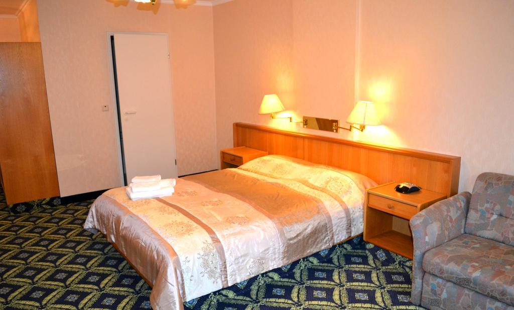 Hotel Zum Goldenen Hirsch Sankt Kilian 部屋 写真