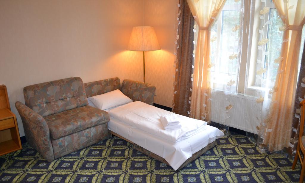 Hotel Zum Goldenen Hirsch Sankt Kilian 部屋 写真