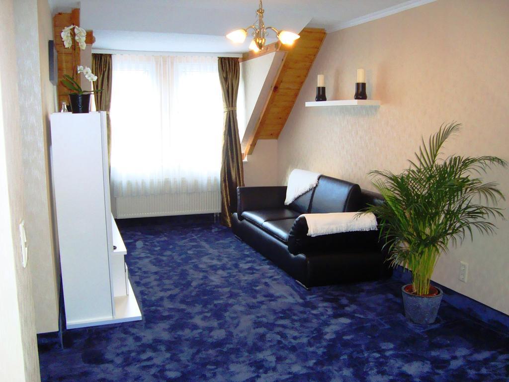 Hotel Zum Goldenen Hirsch Sankt Kilian 部屋 写真