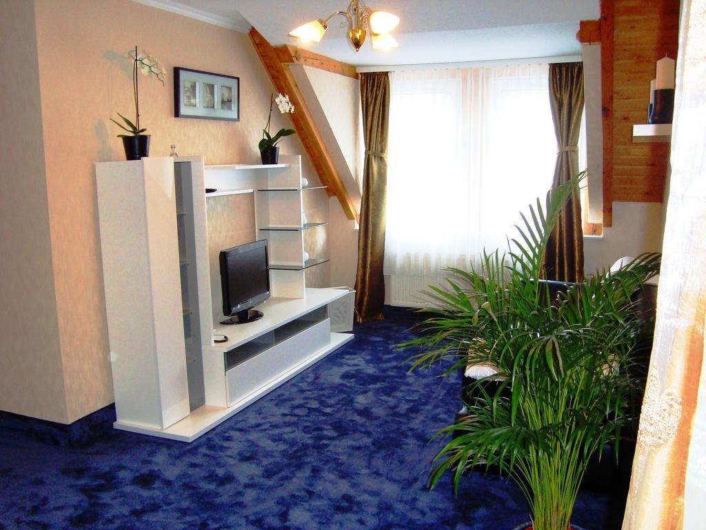 Hotel Zum Goldenen Hirsch Sankt Kilian 部屋 写真
