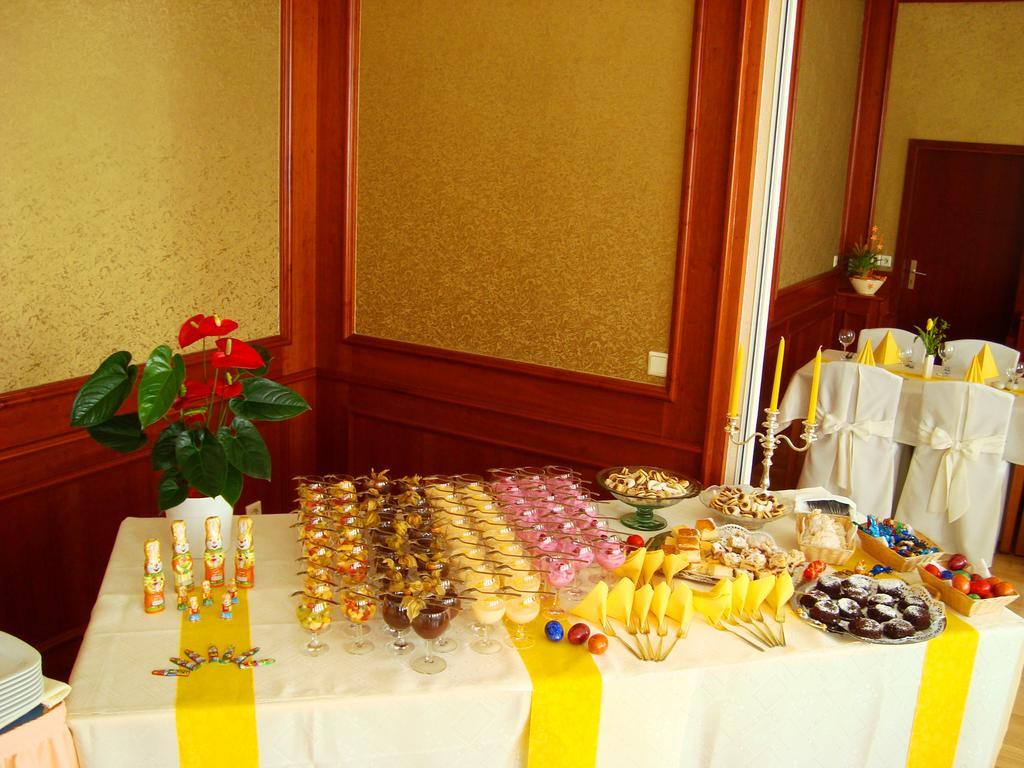 Hotel Zum Goldenen Hirsch Sankt Kilian エクステリア 写真