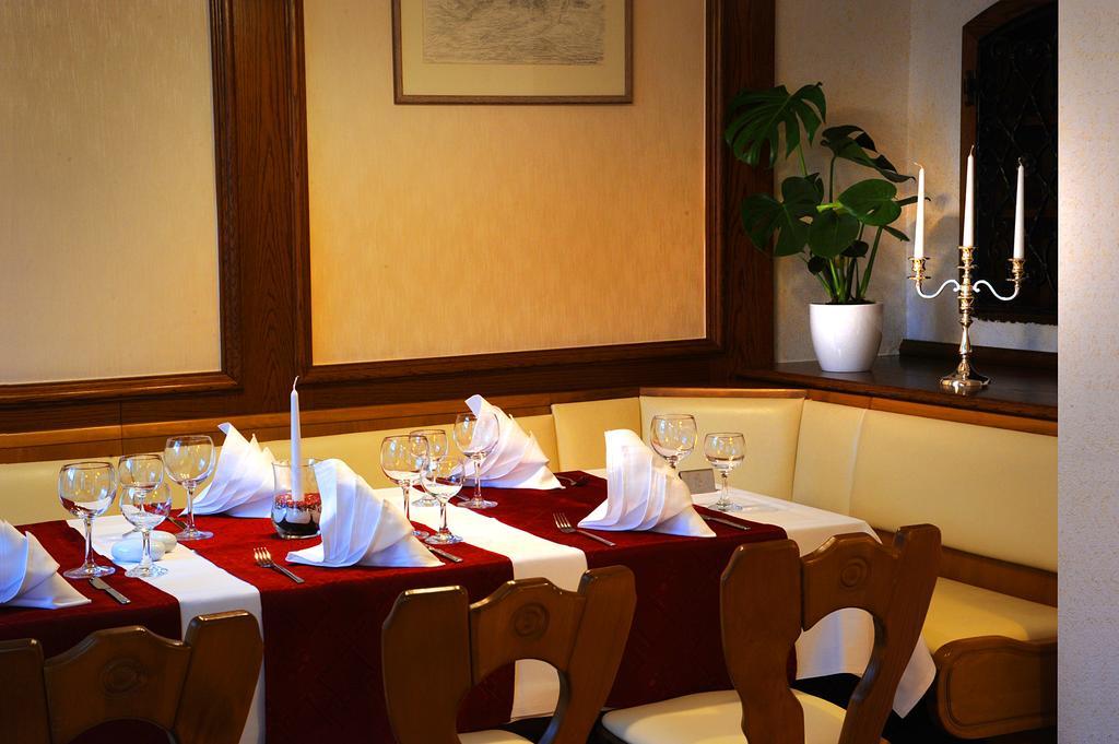 Hotel Zum Goldenen Hirsch Sankt Kilian エクステリア 写真