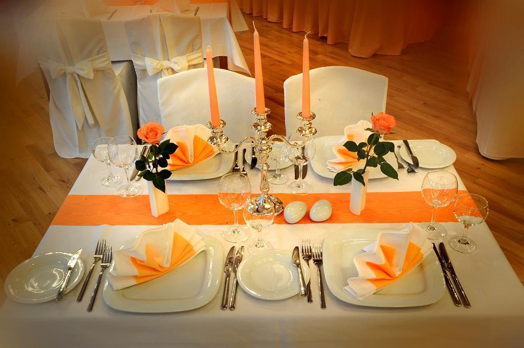 Hotel Zum Goldenen Hirsch Sankt Kilian エクステリア 写真