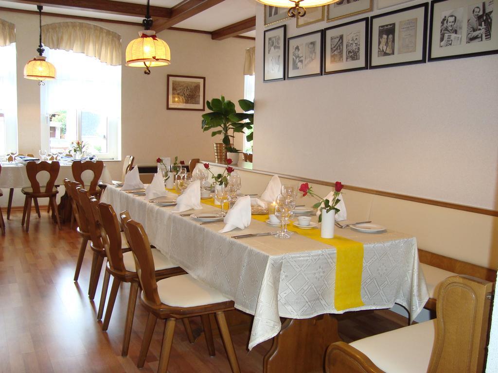 Hotel Zum Goldenen Hirsch Sankt Kilian エクステリア 写真