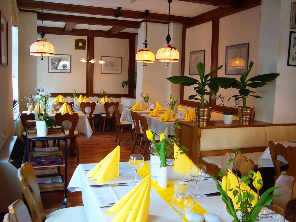 Hotel Zum Goldenen Hirsch Sankt Kilian エクステリア 写真