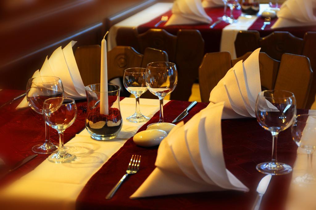 Hotel Zum Goldenen Hirsch Sankt Kilian エクステリア 写真