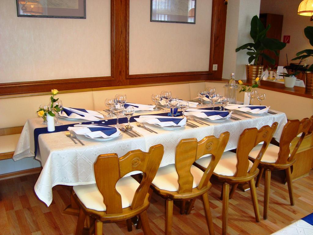 Hotel Zum Goldenen Hirsch Sankt Kilian エクステリア 写真