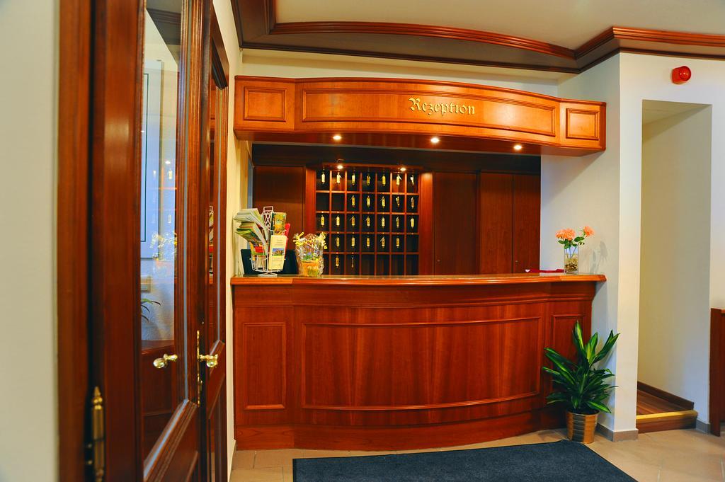 Hotel Zum Goldenen Hirsch Sankt Kilian エクステリア 写真