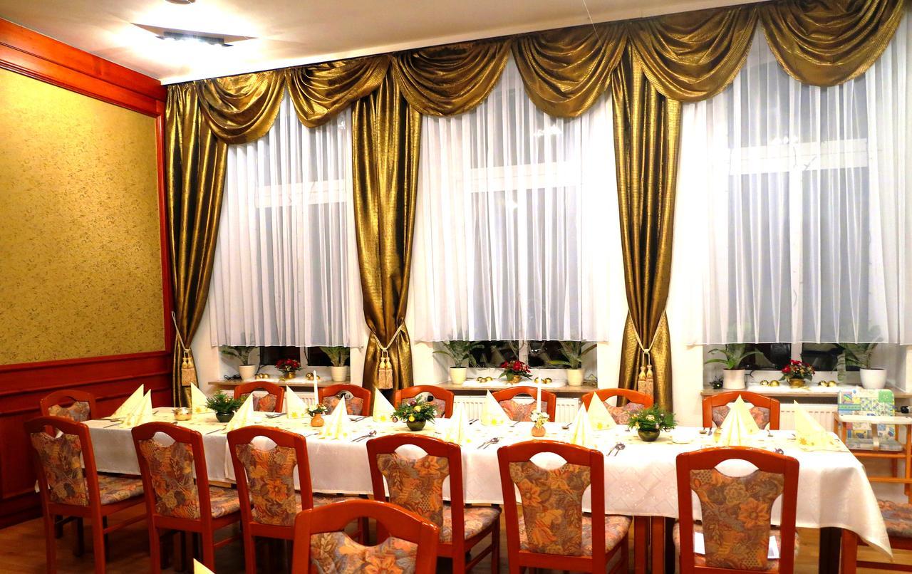 Hotel Zum Goldenen Hirsch Sankt Kilian 部屋 写真